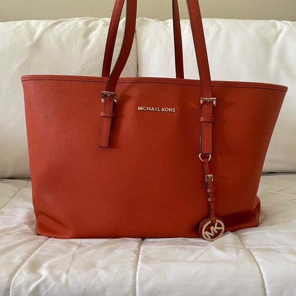 Michael Kors Jet Set Blood Orange Saffiano Leather Voyager Summer Tote - Picture 3 of 9